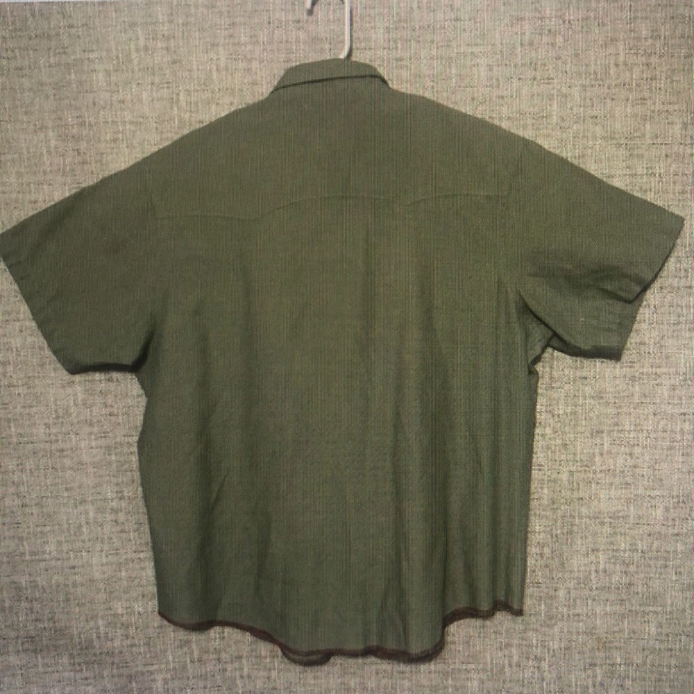 Men's Green Short Sleeve Shirt - Picture 2 of 3